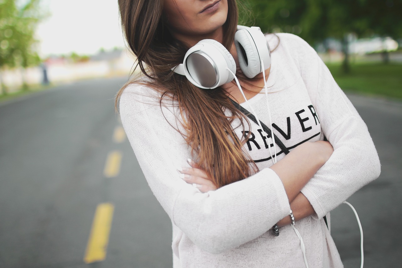 fashion, girl, headphone-1867392.jpg